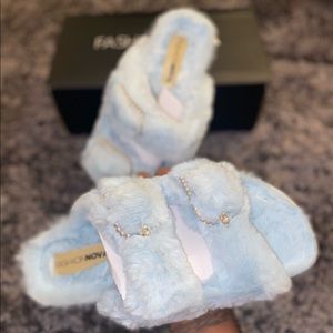 NEW IN BOX baby blue faux fur pearl slides
